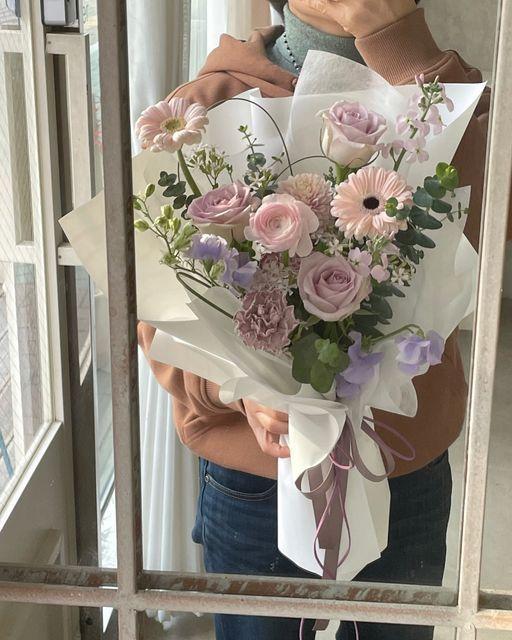 Ripple Meadow Loft workshop space where corporate flower arrangements are designed and prepared for business delivery